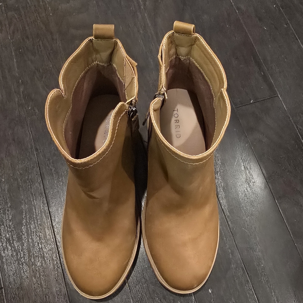 Torrid 9.5WW Platform Wedge Bootie